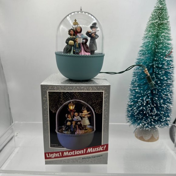 Joyous Carolers Ornament We Wish You A Merry Christmas Light Motion Music - Picture 1 of 8